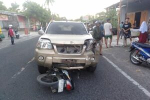 Nissan X Trail Tabrak Pejalan Kaki dan Tiga Motor di Jalan Parangtritis