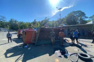 Truk BBM Terguling di Nunukan, Sepeda Motor Tergencet tapi Tak Ada Korban