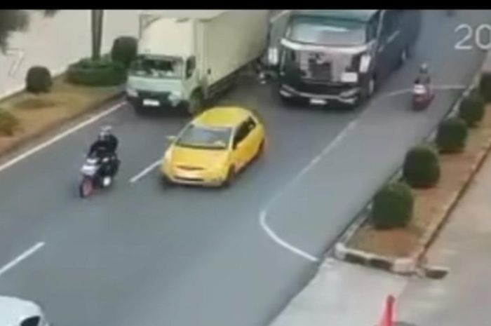 Karyawan Tewas Terlindas Bus di Depan PT Sharp Electronics Karawang