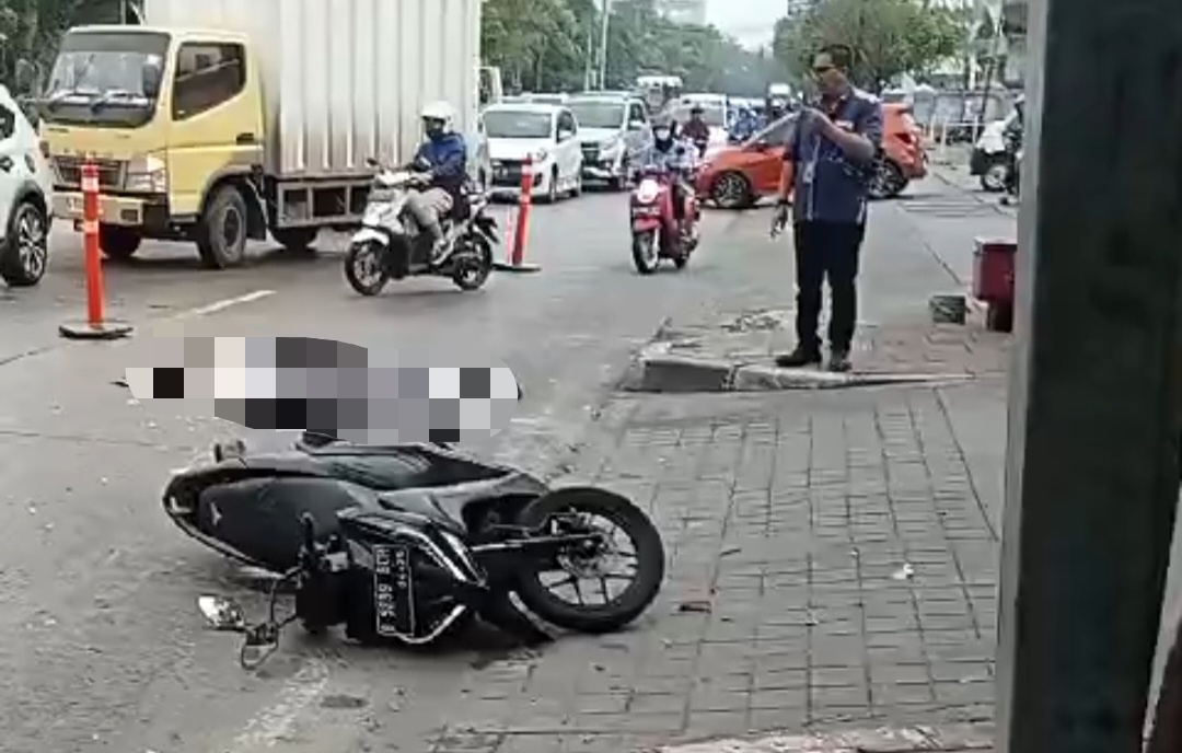 Pemotor Tewas Terlindas Bus Transjakarta di Jakarta Barat