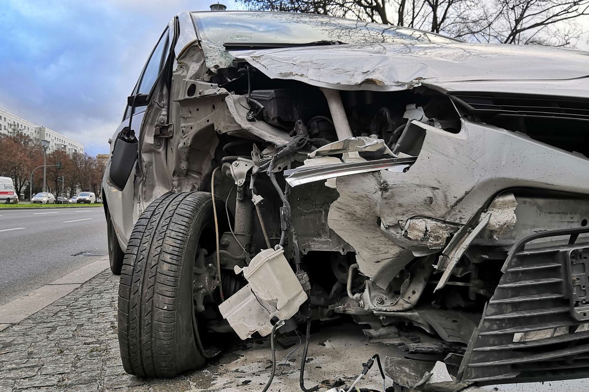Tiga Mobil Tabrakan di Tol Japek Km 16, Lalu Lintas Arah Cikampek Mengular