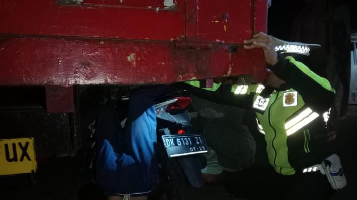 Pelajar Banyuwangi Tewas Usai Motor Oleng dan Tabrak Truk Parkir