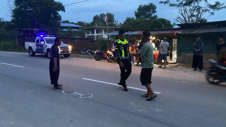 Pengendara Motor Tewas Usai Tabrakan dengan Truk Tangki di Karimun